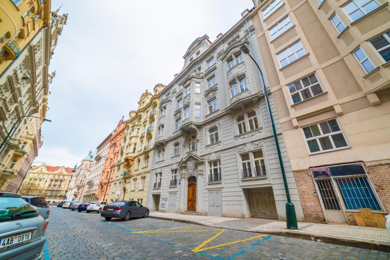 New Apartments Near Dancing House Prague Exterior photo