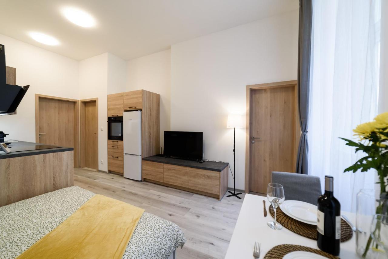 New Apartments Near Dancing House Prague Exterior photo
