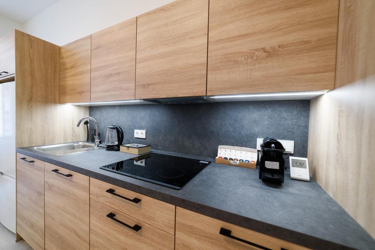 New Apartments Near Dancing House Prague Exterior photo