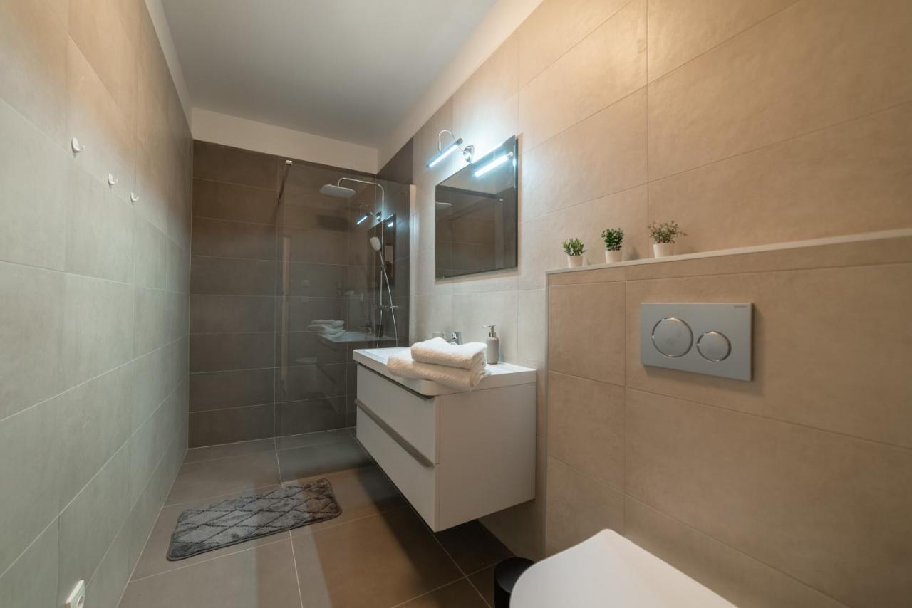 New Apartments Near Dancing House Prague Exterior photo