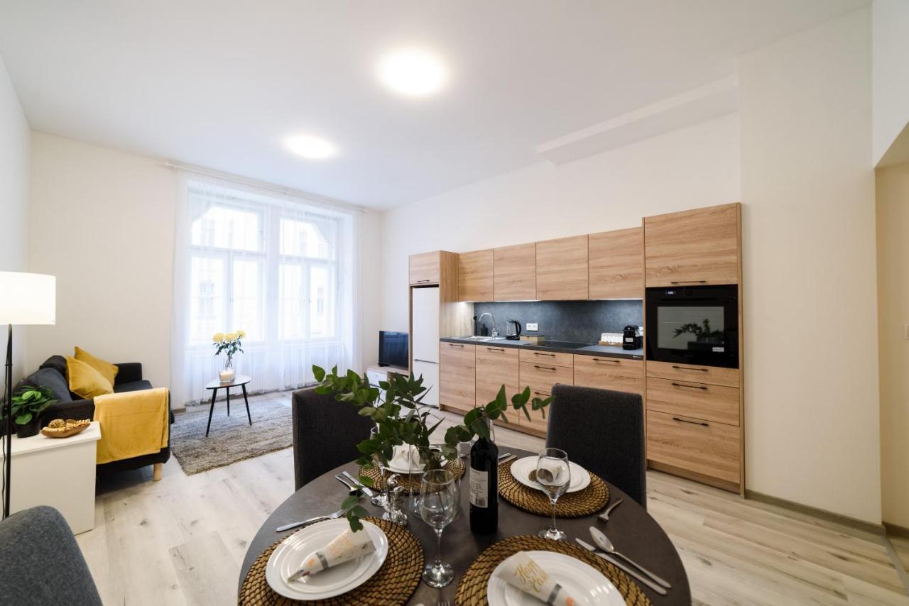 New Apartments Near Dancing House Prague Exterior photo
