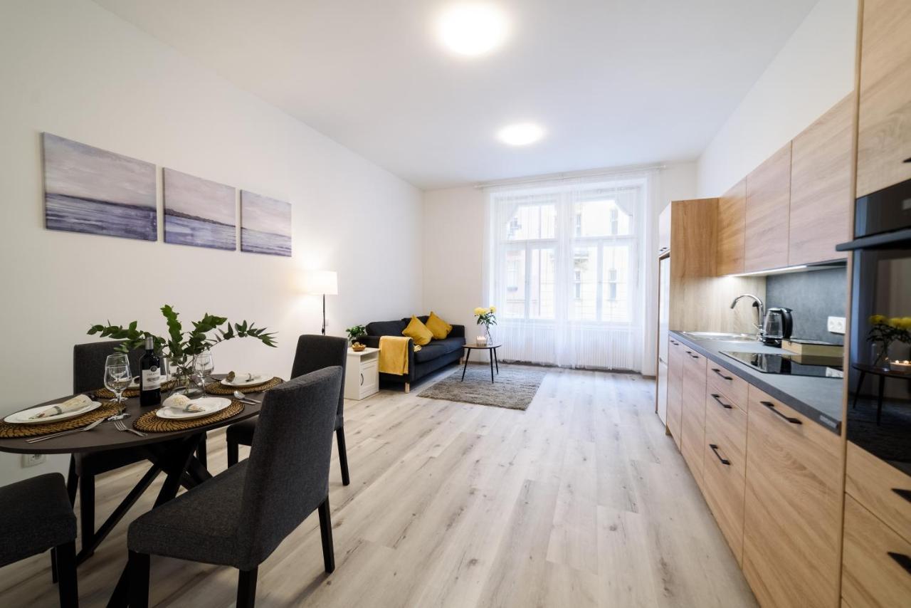 New Apartments Near Dancing House Prague Exterior photo