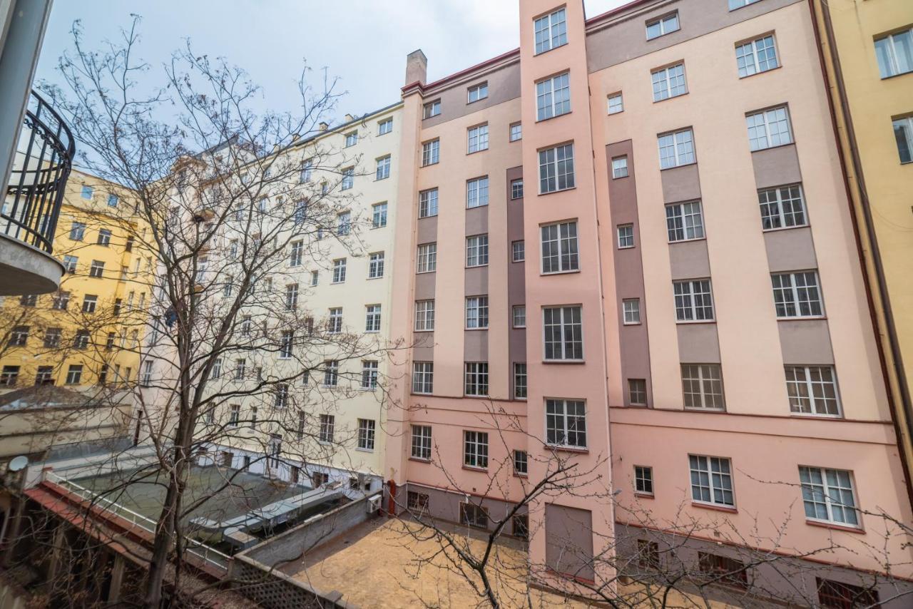 New Apartments Near Dancing House Prague Exterior photo